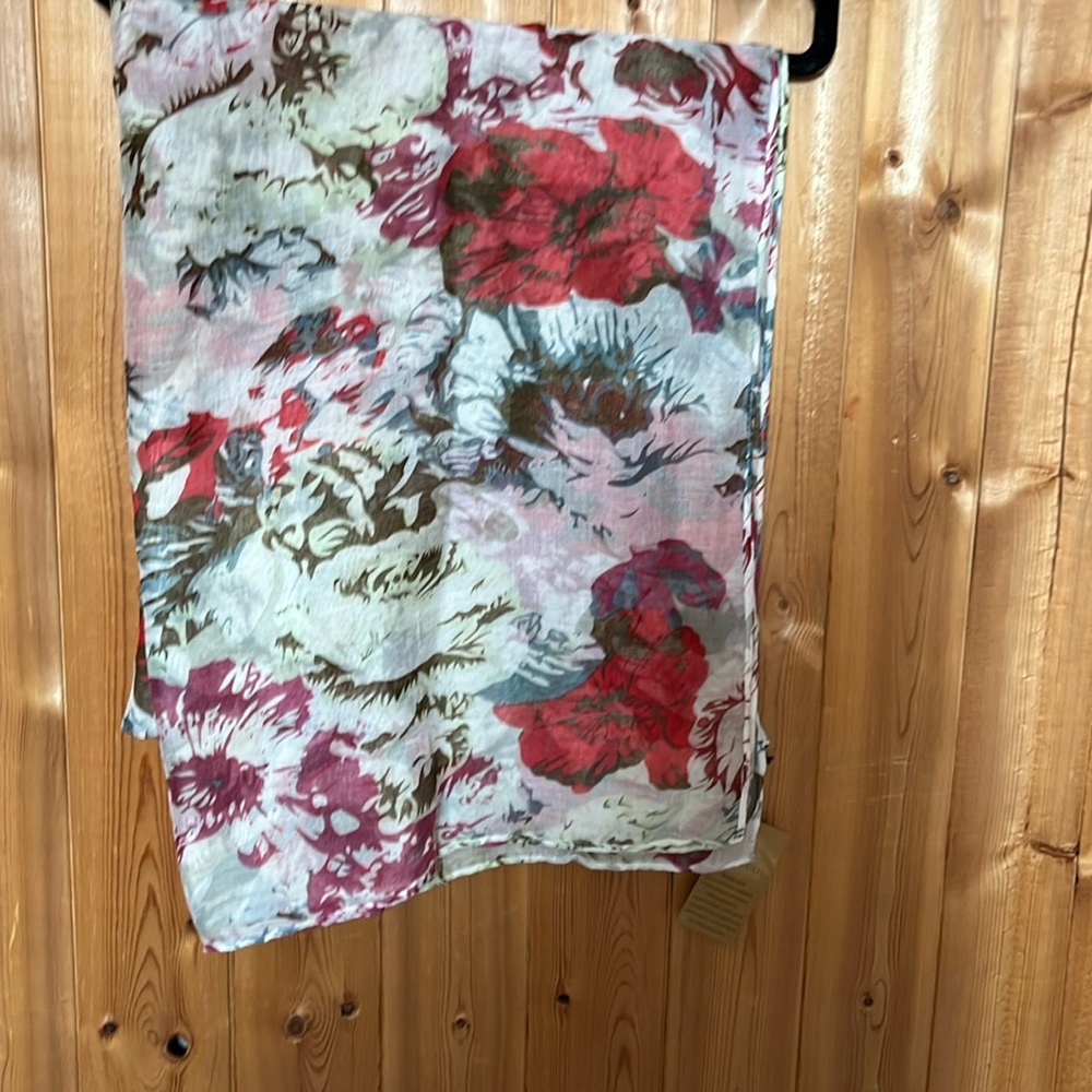 Beautiful scarf NWOT